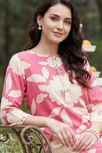 Women Floral Printed Regular Kurta with Trousers