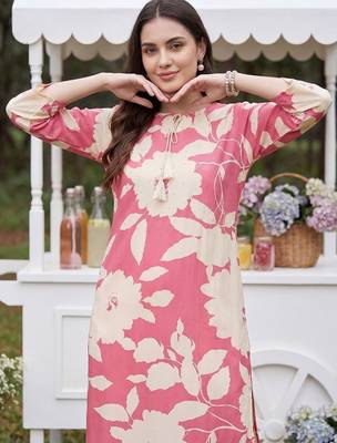 Women Floral Printed Regular Kurta with Trousers 2