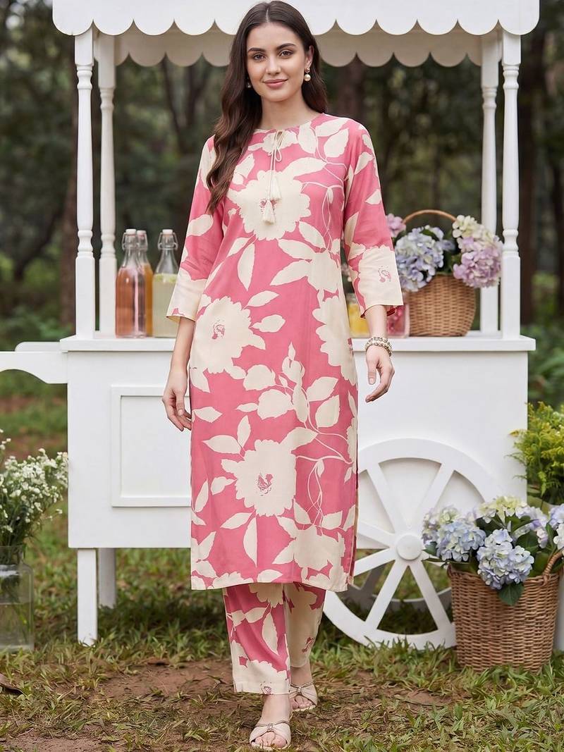 Women Floral Printed Regular Kurta with Trousers