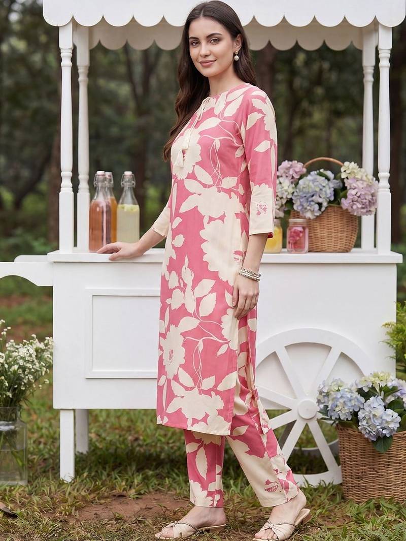 Women Floral Printed Regular Kurta with Trousers