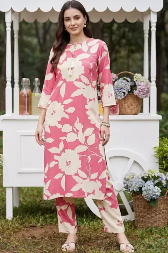 Women Floral Printed Regular Kurta with Trousers
