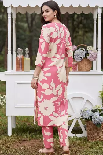 Women Floral Printed Regular Kurta with Trousers