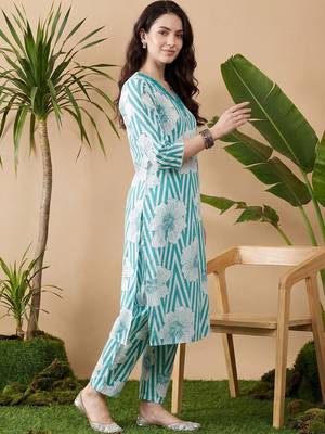 Women Floral Printed Regular Pure Cotton Kurta with Trousers 4