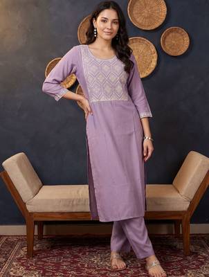 Women Ethnic Motifs Embroidered Regular Thread Work Kurta with Trousers 1
