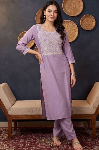 Women Ethnic Motifs Embroidered Regular Thread Work Kurta with Trousers