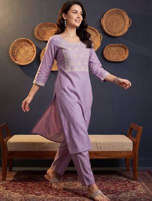 Women Ethnic Motifs Embroidered Regular Thread Work Kurta with Trousers 2