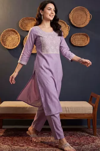 Women Ethnic Motifs Embroidered Regular Thread Work Kurta with Trousers