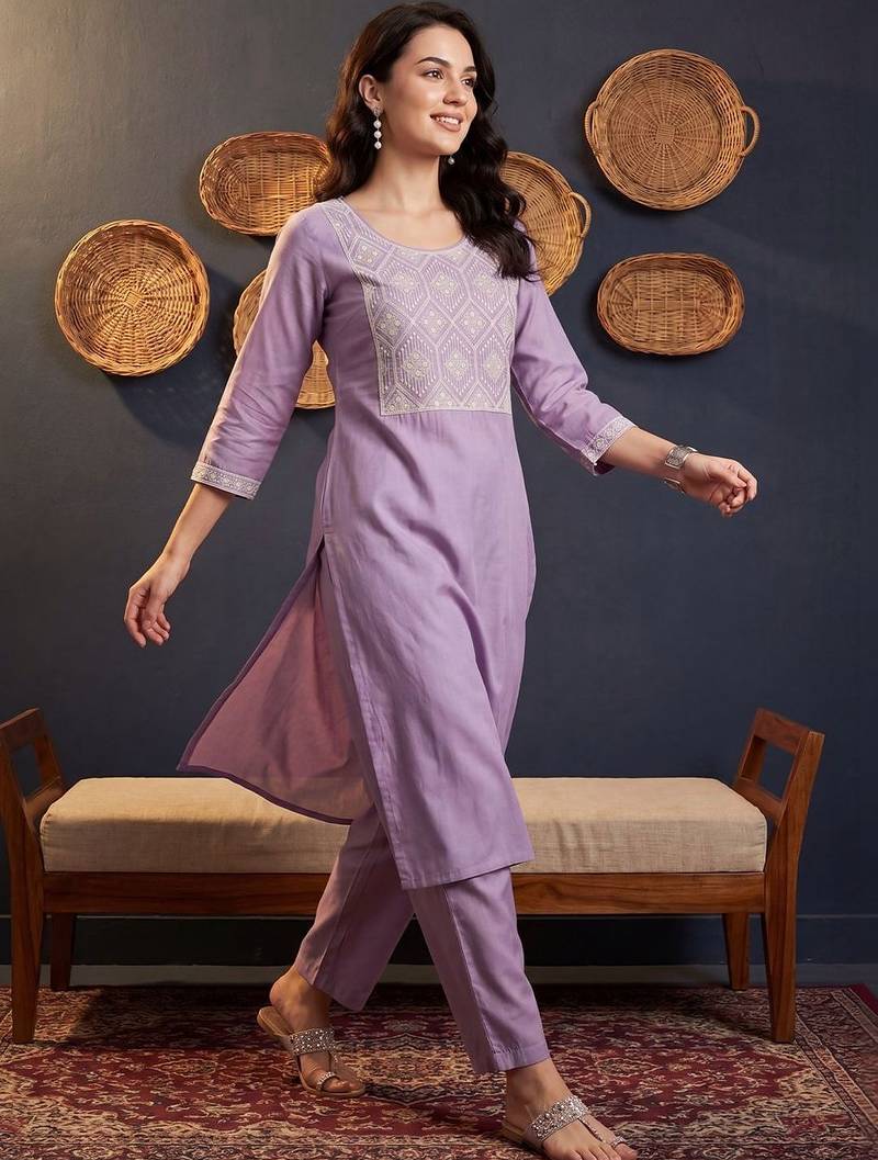 Women Ethnic Motifs Embroidered Regular Thread Work Kurta with Trousers