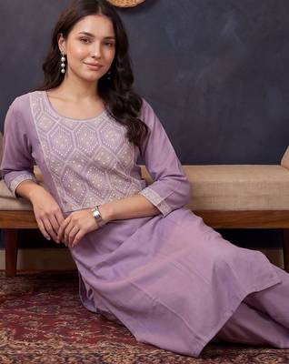 Women Ethnic Motifs Embroidered Regular Thread Work Kurta with Trousers 3
