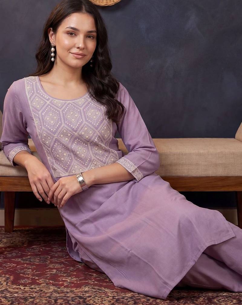 Women Ethnic Motifs Embroidered Regular Thread Work Kurta with Trousers