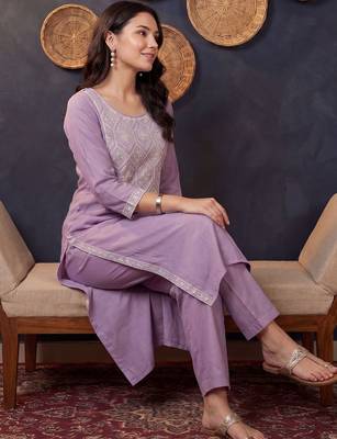 Women Ethnic Motifs Embroidered Regular Thread Work Kurta with Trousers 4