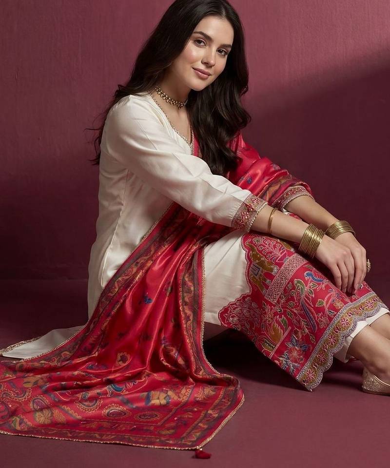 Women Ethnic Motifs Regular Thread Work Kurta with Trousers & With Dupatta