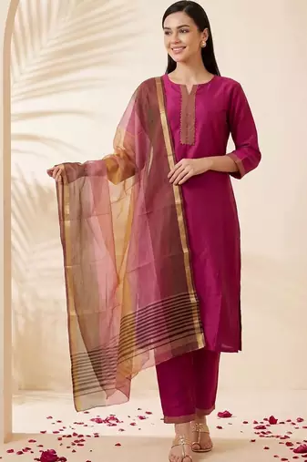 Women Regular Thread Work Kurta with Trousers & With Dupatta