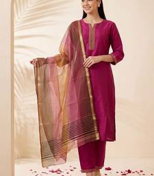 Women Regular Thread Work Kurta with Trousers & With Dupatta