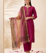 Women Regular Thread Work Kurta with Trousers & With Dupatta