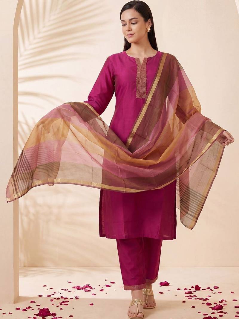 Women Regular Thread Work Kurta with Trousers & With Dupatta