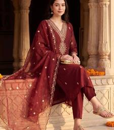 Women Ethnic Motifs Embroidered Regular Kurta with Trousers & With Dupatta