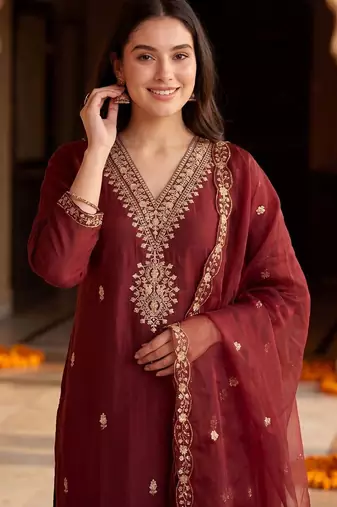 Women Ethnic Motifs Embroidered Regular Kurta with Trousers & With Dupatta