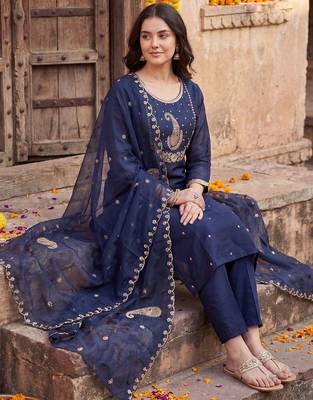 Women Ethnic Motifs Embroidered Regular Kurta with Trousers & With Dupatta 2