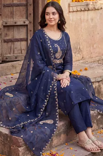 Women Ethnic Motifs Embroidered Regular Kurta with Trousers & With Dupatta