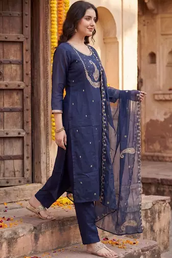 Women Ethnic Motifs Embroidered Regular Kurta with Trousers & With Dupatta