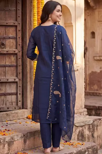 Women Ethnic Motifs Embroidered Regular Kurta with Trousers & With Dupatta