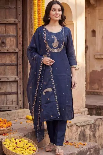 Women Ethnic Motifs Embroidered Regular Kurta with Trousers & With Dupatta