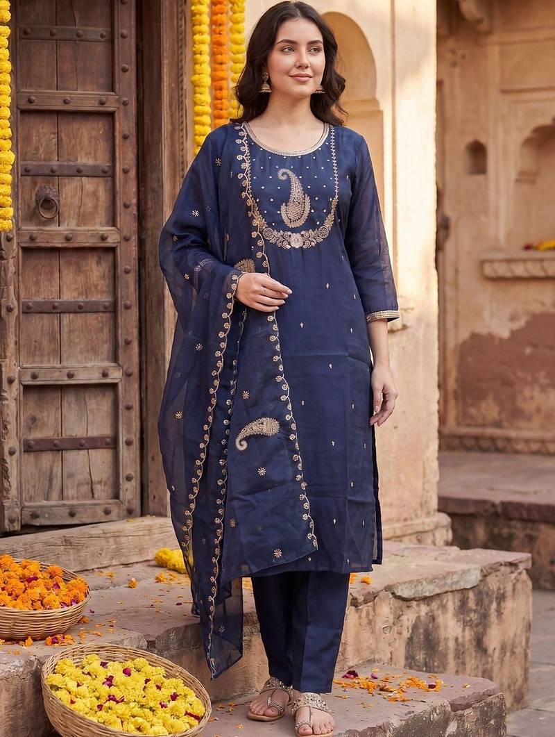 Women Ethnic Motifs Embroidered Regular Kurta with Trousers & With Dupatta