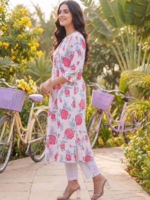 Women Floral Printed Regular Pure Cotton Kurta with Trousers 4