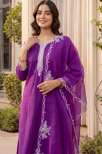 Women Ethnic Motifs Embroidered Regular Thread Work Liva Kurta with Trousers & With Dupatta