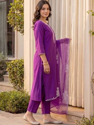 Women Ethnic Motifs Embroidered Regular Thread Work Liva Kurta with Trousers & With Dupatta 3
