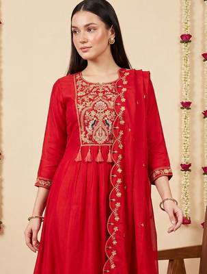 Women Ethnic Motifs Embroidered Empire Thread Work Kurta with Trousers & With Dupatta 2
