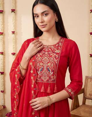 Women Ethnic Motifs Embroidered Empire Thread Work Kurta with Trousers & With Dupatta 3