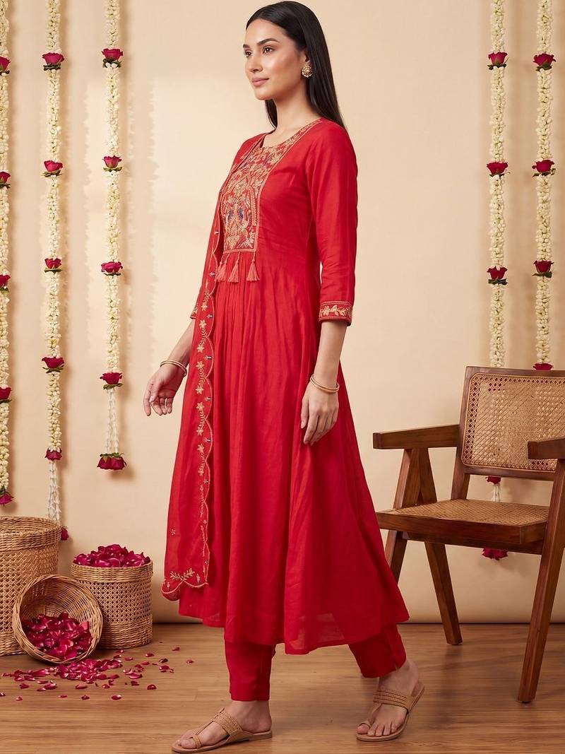 Women Ethnic Motifs Embroidered Empire Thread Work Kurta with Trousers & With Dupatta