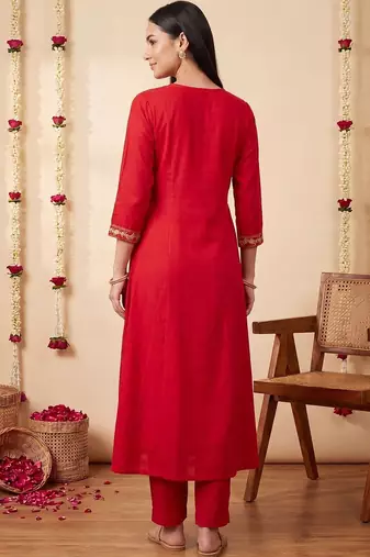 Women Ethnic Motifs Embroidered Empire Thread Work Kurta with Trousers & With Dupatta