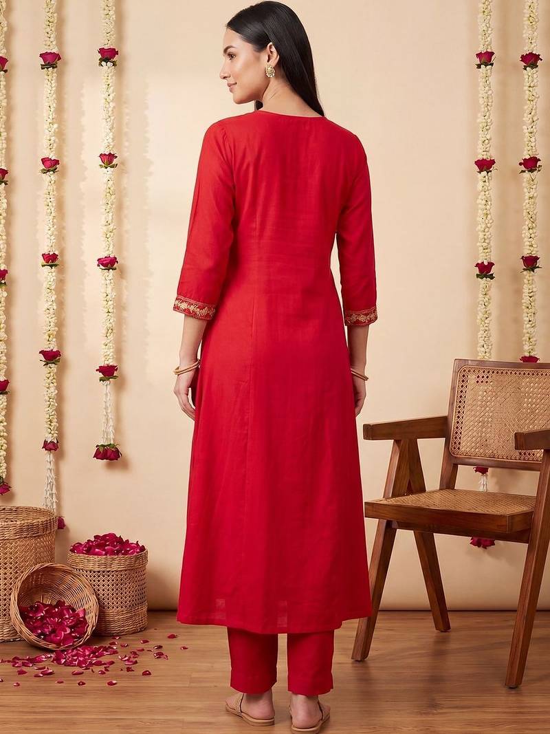 Women Ethnic Motifs Embroidered Empire Thread Work Kurta with Trousers & With Dupatta