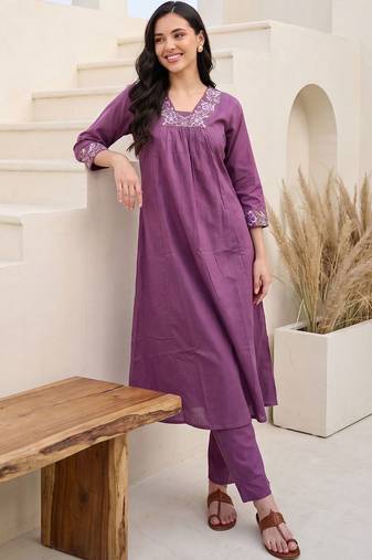 Women Ethnic Motifs Embroidered Regular Thread Work Pure Cotton Kurta with Trousers