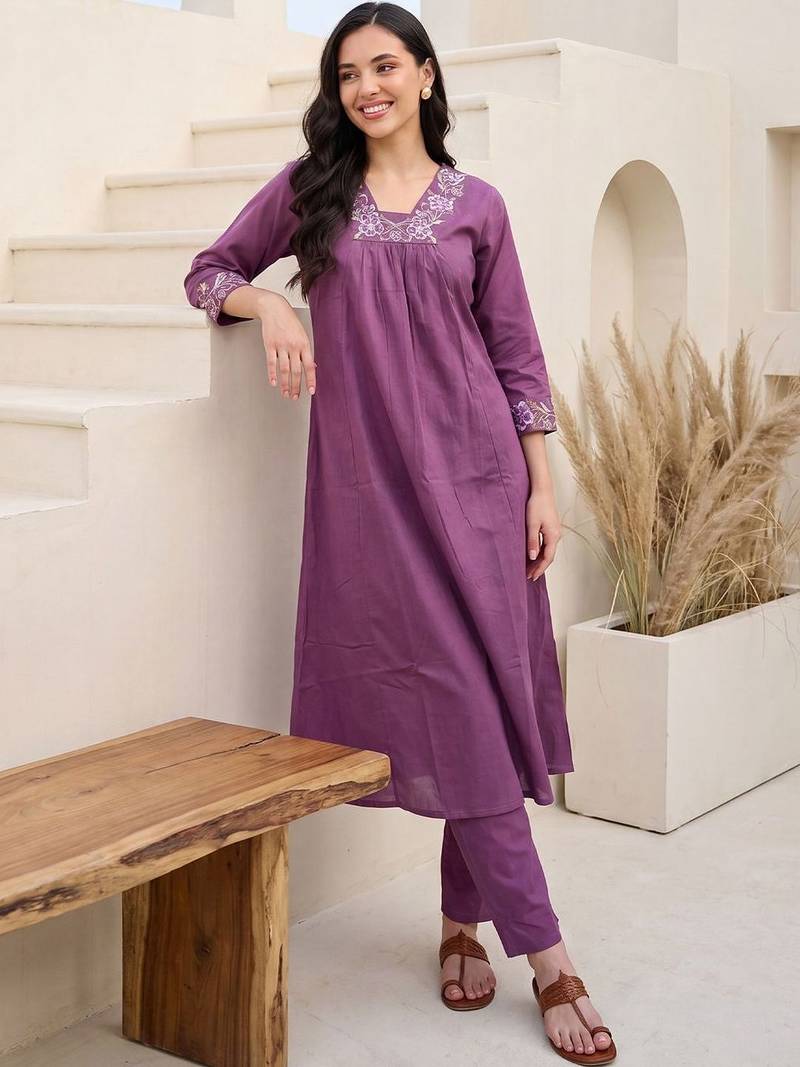 Women Ethnic Motifs Embroidered Regular Thread Work Pure Cotton Kurta with Trousers
