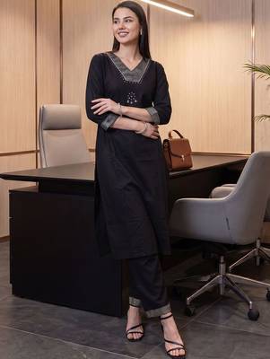Women Ethnic Motifs Embroidered Regular Kurta with Trousers 1