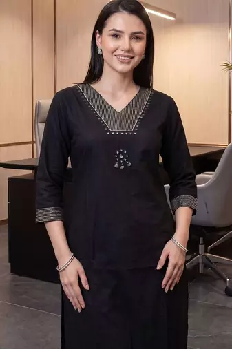 Women Ethnic Motifs Embroidered Regular Kurta with Trousers