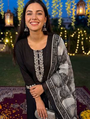 Women Ethnic Motifs Embroidered Regular Thread Work Kurta with Trousers & With Dupatta 1