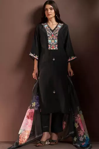 Women Floral Embroidered Regular Thread Work Kurta with Trousers & With Dupatta