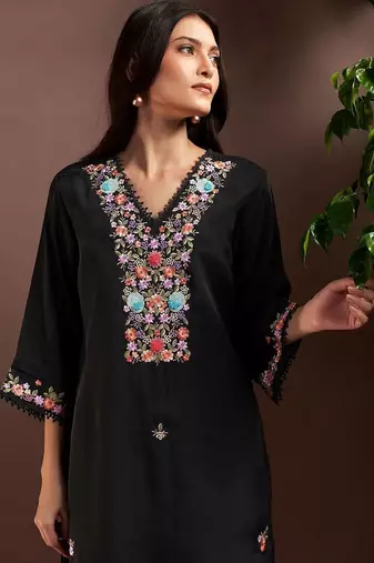 Women Floral Embroidered Regular Thread Work Kurta with Trousers & With Dupatta