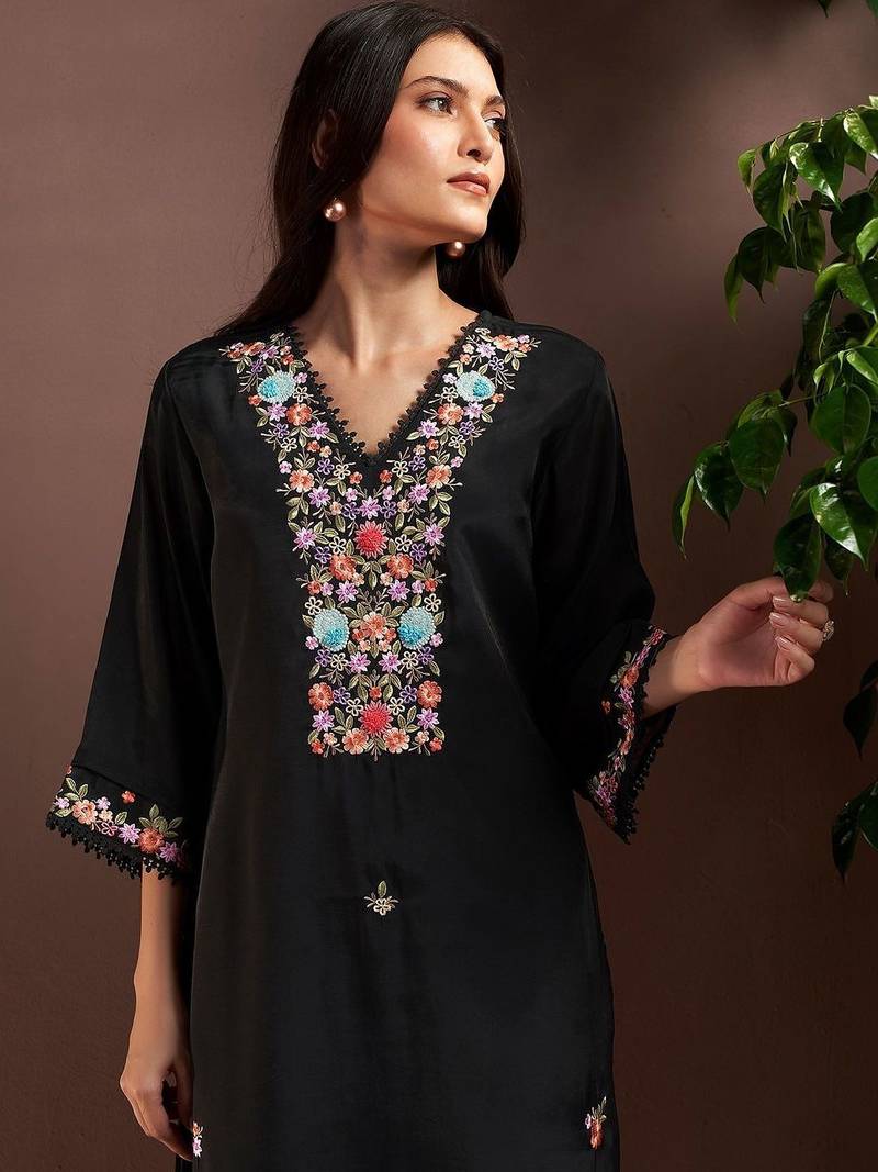 Women Floral Embroidered Regular Thread Work Kurta with Trousers & With Dupatta