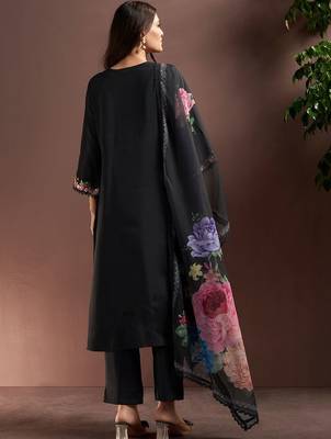 Women Floral Embroidered Regular Thread Work Kurta with Trousers & With Dupatta 3