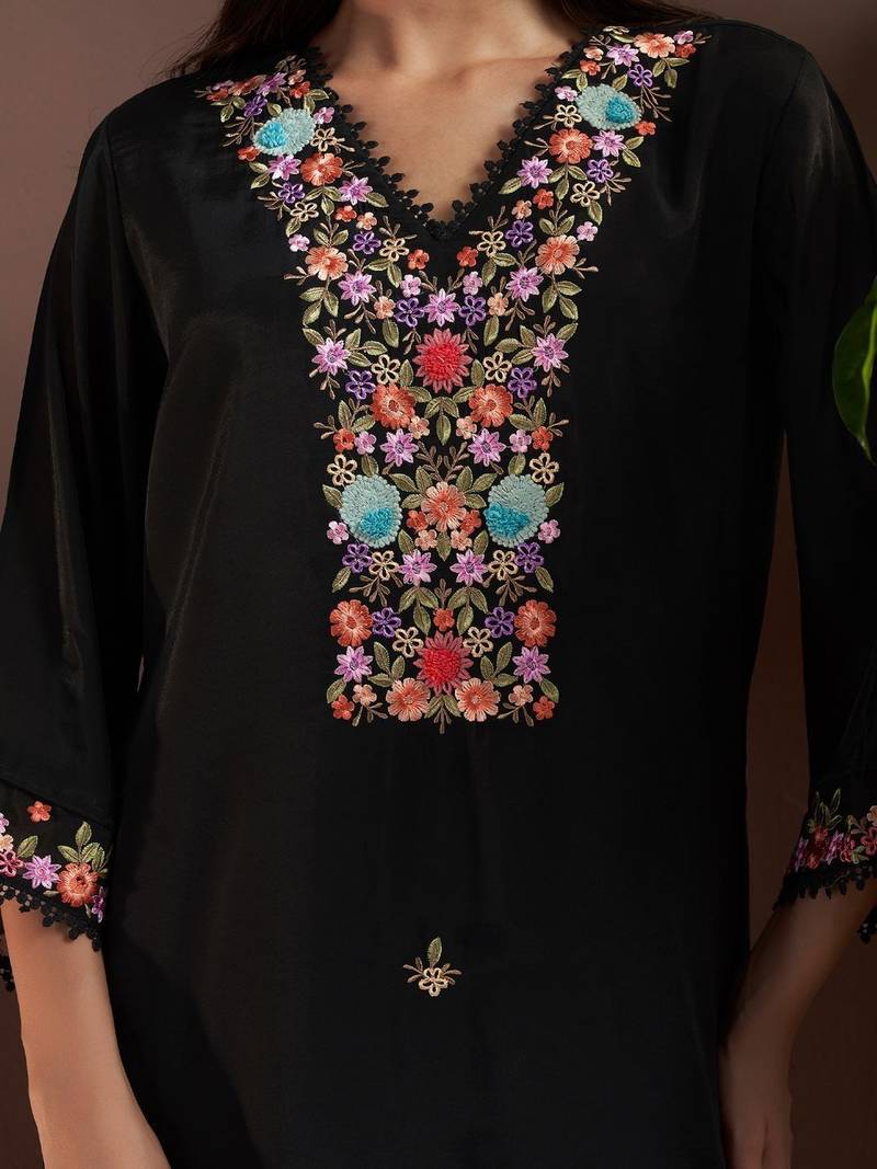 Women Floral Embroidered Regular Thread Work Kurta with Trousers & With Dupatta