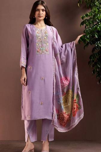 Women Floral Embroidered Regular Thread Work Kurta with Trousers & With Dupatta