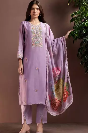 Women Floral Embroidered Regular Thread Work Kurta with Trousers & With Dupatta