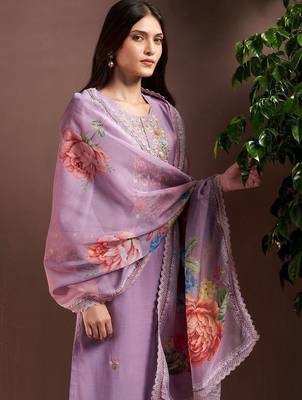 Women Floral Embroidered Regular Thread Work Kurta with Trousers & With Dupatta 4