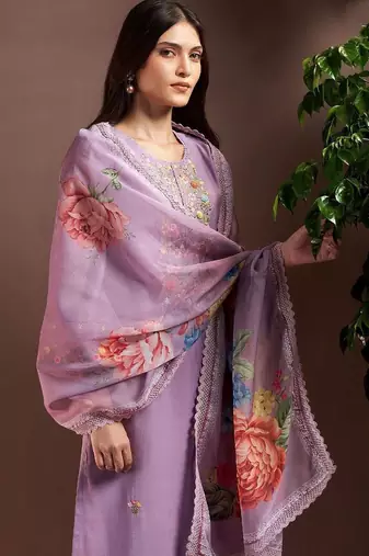 Women Floral Embroidered Regular Thread Work Kurta with Trousers & With Dupatta
